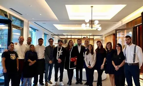 Không Siêu kinh điển, Messi làm CEO thân thiện