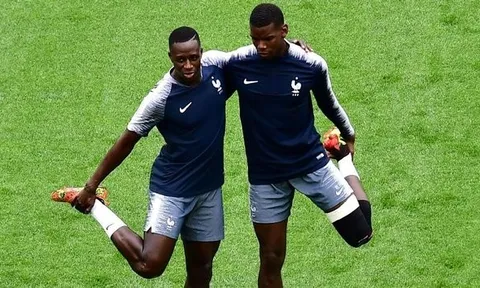 Hậu Derby Manchester, nhóm cầu thủ Pháp lên kế hoạch... đi nhậu
