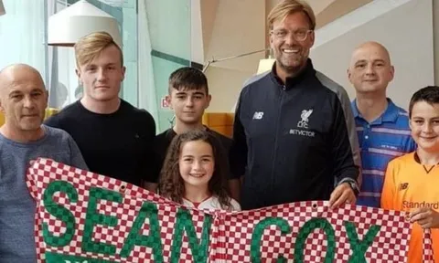 HLV Jurgen Klopp ghi điểm với CĐV bằng hành động này