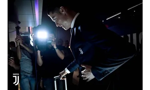 Ronaldo dẫn đầu dàn soái ca Juventus đến Jeddah