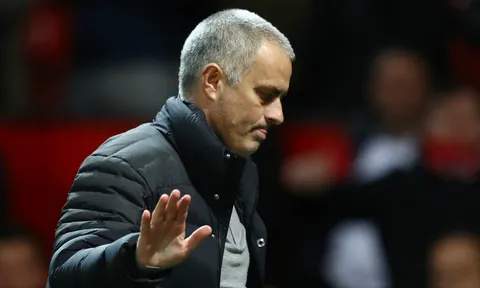 SỐC: Bất mãn Man Utd, Mourinho tự cho mình lối đi riêng?