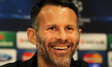 Ryan Giggs lên tiếng chào mời Everton và Leicester
