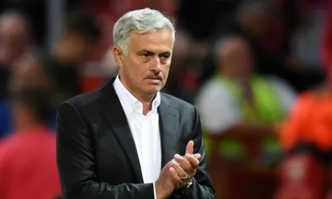Sau thất bại trước Brighton, Mourinho vẫn được huyền thoại MU bênh vực