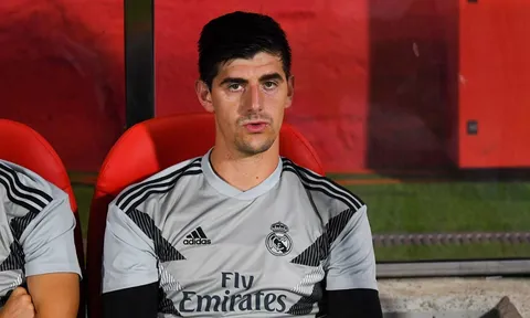 HLV Lopetegui TIẾT LỘ nguyên nhân cất Courtois trên ghế dự bị