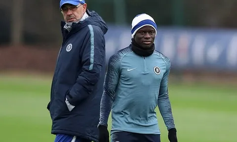 "O bế" Jorginho, HLV Sarri làm điều phũ với Kante