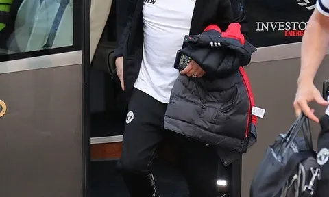 M.U lên đường đấu Valencia, HLV Mourinho mang theo 2 măng non