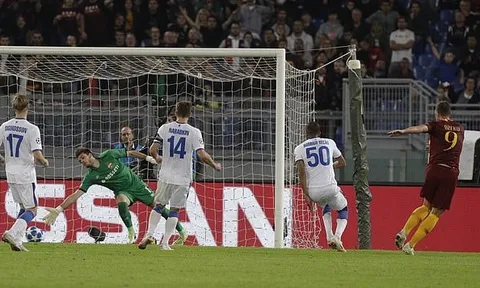 Dzeko lập cú đúp, AS Roma phả hơi nóng vào gáy Real Madrid