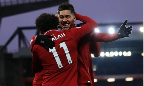 Salah lập cú đúp, 10 người của Liverpool vật vã giành 3 điểm trong trận cầu 7 bàn thắng