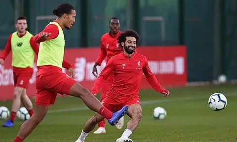 Salah và Van Dijk báo tin vui, HLV Kopp cười tươi trên sân tập