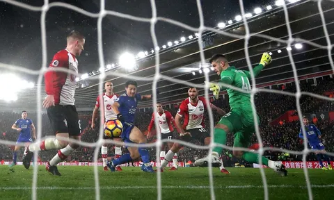 Samurai Nhật đi vào lịch sử, Bầy cáo bám sát Arsenal