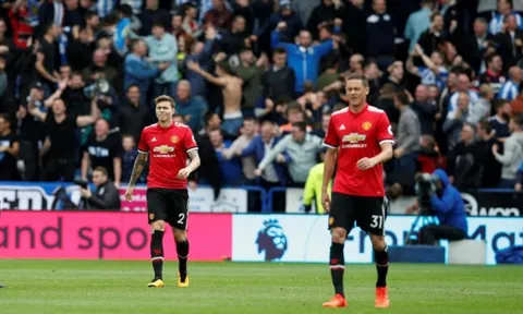 Sân cỏ châu Âu tối qua: Man Utd thế chỗ Chelsea