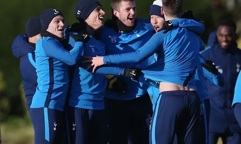 Sân tập Tottenham vui như trẩy hội trước đại chiến Man City