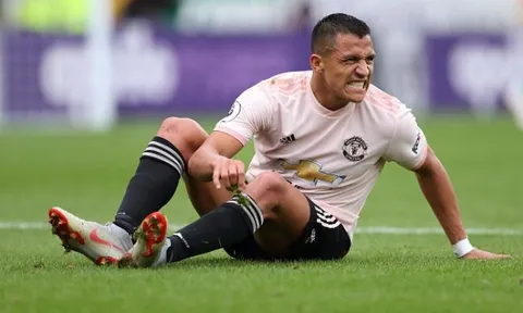 'Đe dọa' Sanchez, HLV Mourinho mang tin vui đến Martial