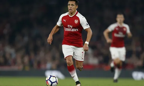 Sanchez và trọng tài bị chỉ trích nặng nề sau trận thắng của Arsenal