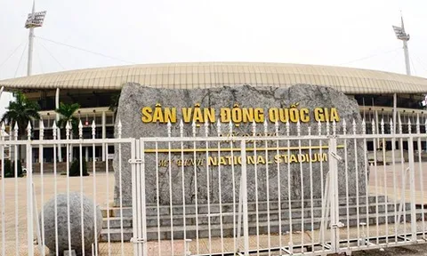 Di chuyển quả cầu đá "lấy hên" mong ĐT Việt Nam phá dớp sân Mỹ Đình