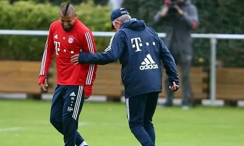 Sao Bayern cười tít mắt trong ngày đầu tập với Jupp Heynckes