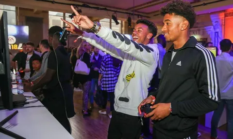 Sao bóng đá nô nức trong lễ ra mắt FIFA 18