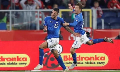 Sao lạ ghi bàn phút bù giờ, Italia tránh được nỗi lo rớt hạng