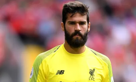 Sao Liverpool lần đầu nói về sai lầm ngớ ngẩn của Alisson