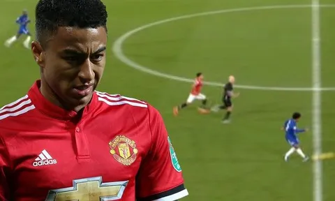 Sao MU bị cười chê vì chạy thua trọng tài 39 tuổi