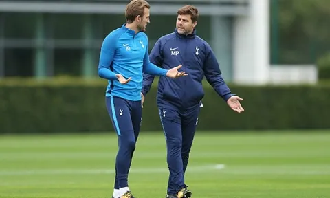 Sao Tottenham chăm chú nghe chỉ thị của Pochettino
