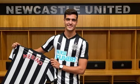 Sao trẻ Newcastle tươi rói trong ngày được mua đứt