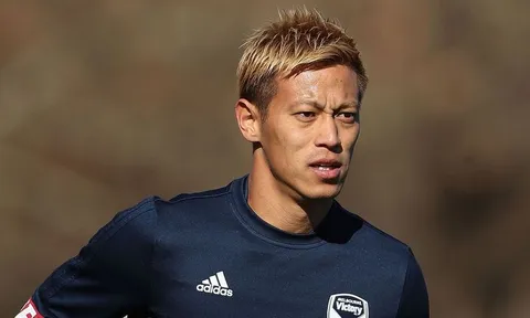 Sắp gặp Việt Nam, HLV Keisuke Honda "bỏ chạy" về Úc?
