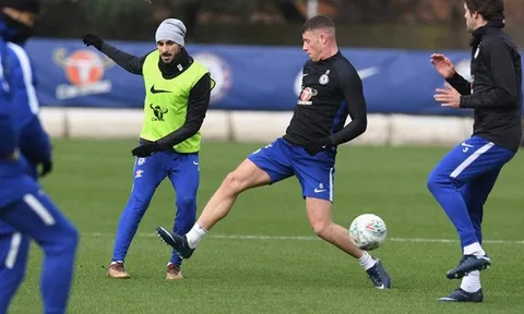 Sarri đã sai khi không xếp cái tên này đá chính trước Man Utd?