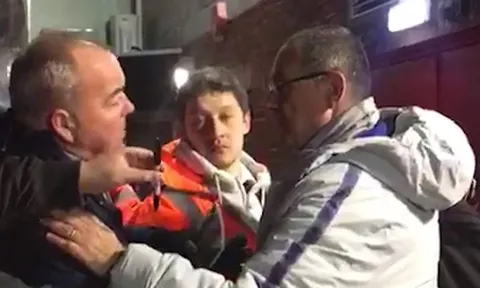 Sarri thừa nhận CĐV nói đúng sau khi bị chửi thẳng mặt