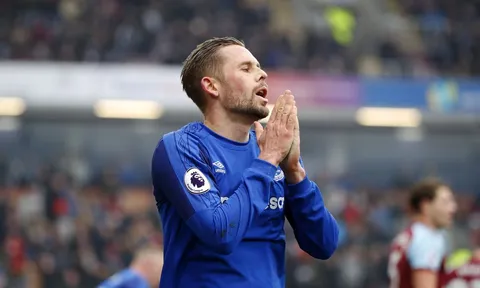 Sát thủ ngoài vòng 16m50 đáng sợ nhất nước Anh: Hãy gọi tên Sigurdsson