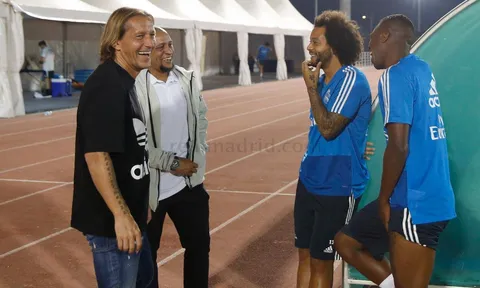 Sau ĐT Việt Nam, Roberto Carlos đến UAE cổ vũ Real Madrid đá trận chung kết