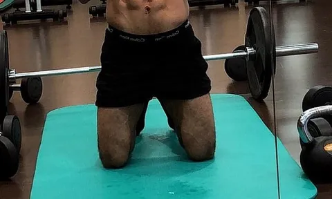 Sau Ronaldo, Salah khoe chiến tích trong phòng tập gym