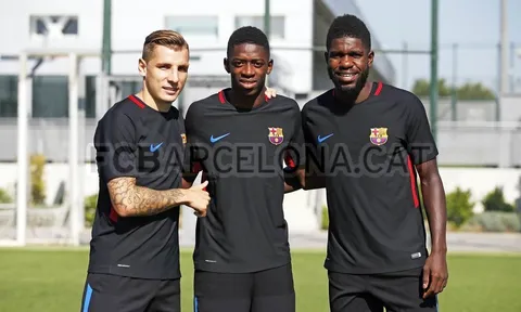 Sau tất cả, Dembele bớt lạc lõng ở sân tập Barca