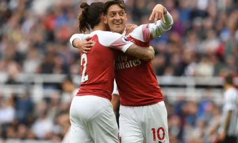Sau tất cả, Ozil đã LÊN TIẾNG về mối quan hệ với Emery