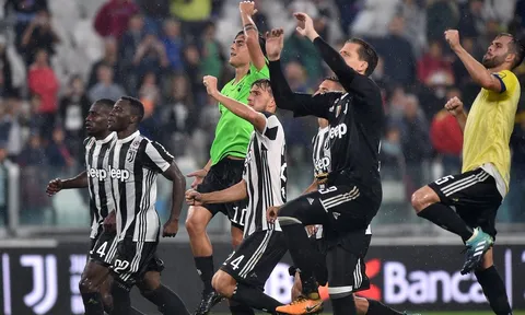 Sau vòng 3 Serie A: Milan gục ngã; Tam mã hình thành