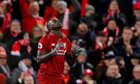 Sẩy chân trước Leicester, Liverpool chưa thể bứt xa khỏi Man City