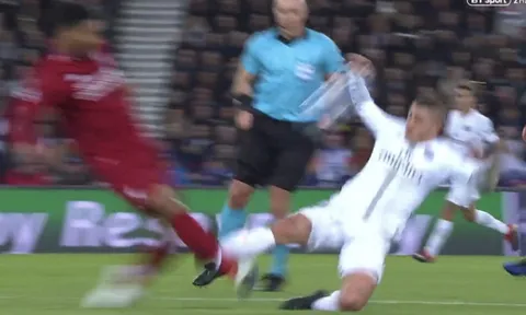 Fan Liverpool "dậy sóng" với pha vào bóng ghê rợn của Marco Verratti