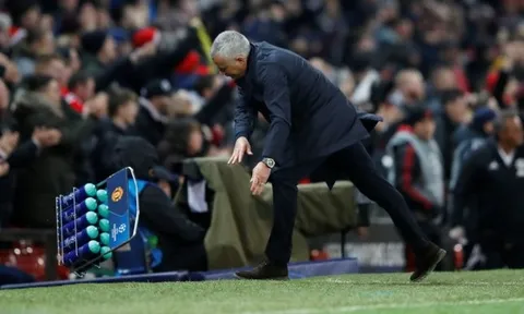Mourinho phản ứng 'khủng khiếp' sau bàn thắng muộn của Fellaini