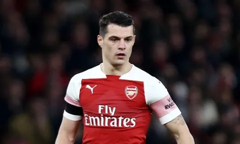 Điên tiết khi thua Man Utd, Xhaka chửi bới cả CĐV Arsenal