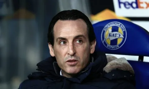 Arsenal bại trận, Emery phản ứng ra sao khi bị chất vấn về Ozil?