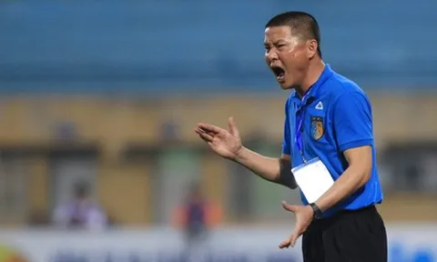 Thua ngược HAGL, HLV Hà Nội FC tố trọng tài