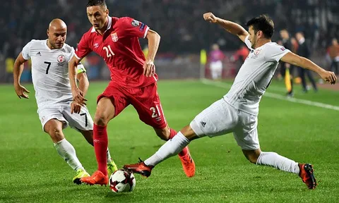 Serbia 'nghẹt thở' đến World Cup, Matic ôm hôn đồng đội cũ