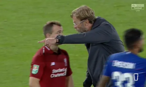 Thua trận, Klopp xông vào sân "sấy tóc" Shaqiri