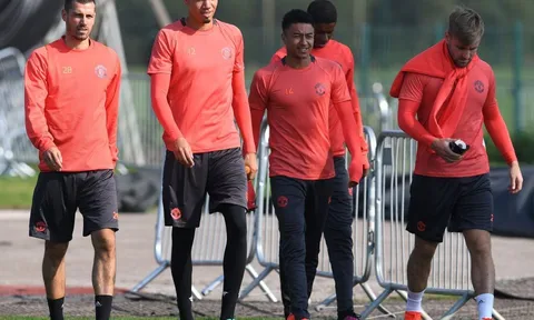 Huyền thoại chỉ trích thậm tệ "trò cưng" của Mourinho, khẳng định MU như đống rác