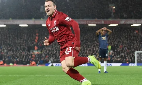 Shaqiri lên 'cơn điên', Liverpool nhấn chìm Man United tại Anfield