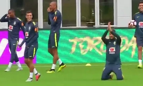 'Sỉ nhục' cựu sao Chelsea, Coutinho khiến Neymar phải quỳ gối