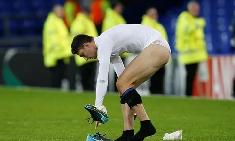 Sỉ nhục Everton, sao Atalanta tụt quần ăn mừng như Buffon