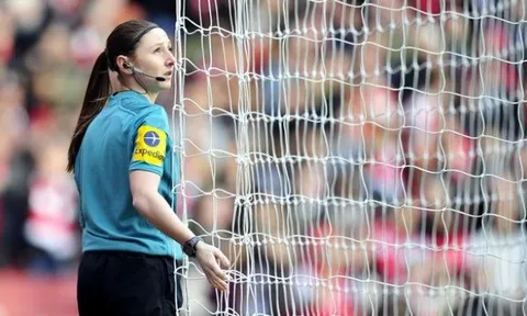Bạn đã biết người phụ nữ duy nhất tại Premier League là ai chưa?
