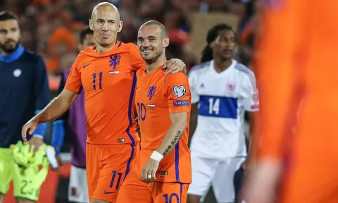 Siêu đội hình Wesley Sneijder từng sát cánh