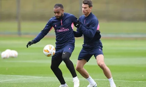 Siêu tiền đạo của Arsenal vã mồ hôi khi đối mặt với bệnh binh